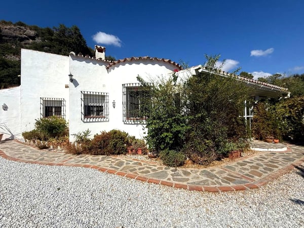 Villa in Comares - view 1