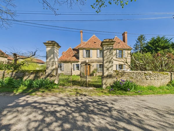 House in Mouleydier - view 1