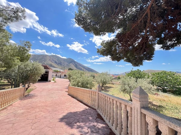 House in Alicante - view 1