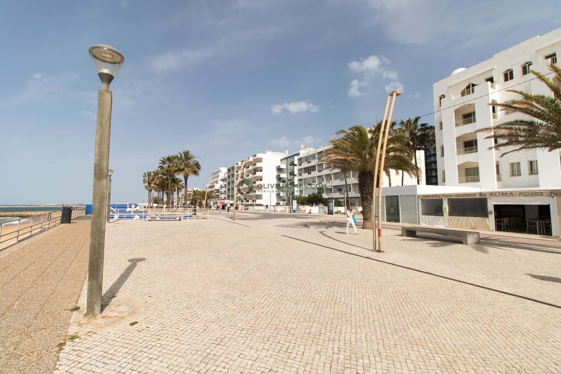 Apartment in Quarteira - Image 2