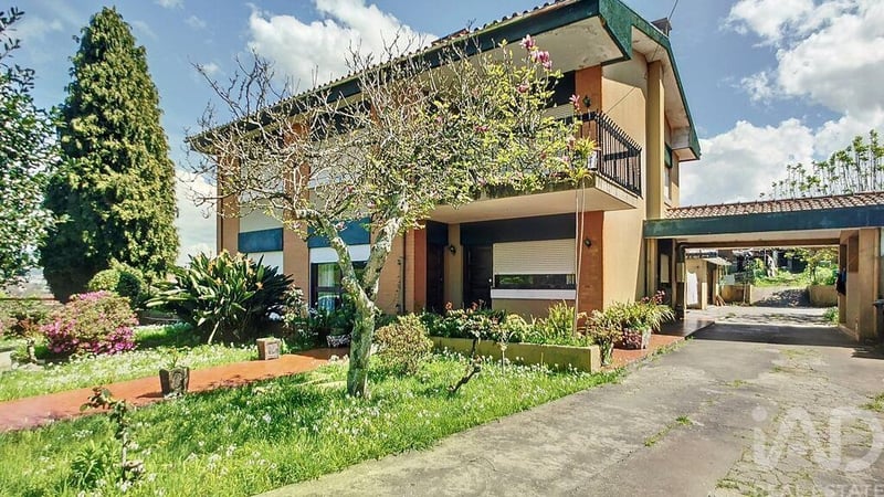 House in Sao Joao da Madeira - view 1