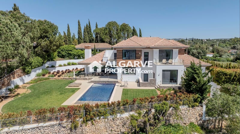 Villa in Loule - view 1