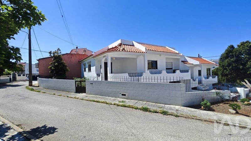 House in Estombar - view 1