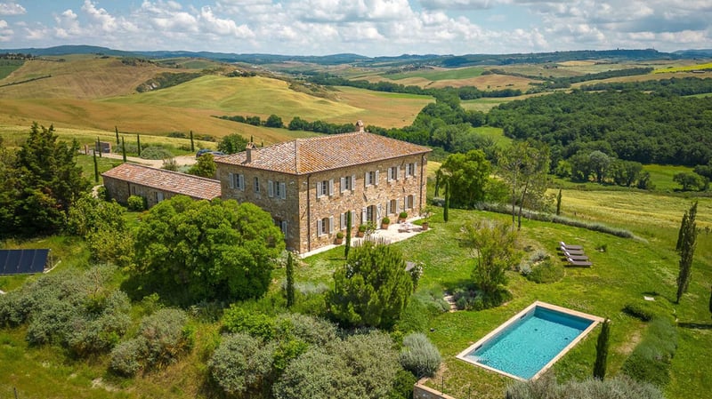 House in San Quirico d'Orcia - view 1