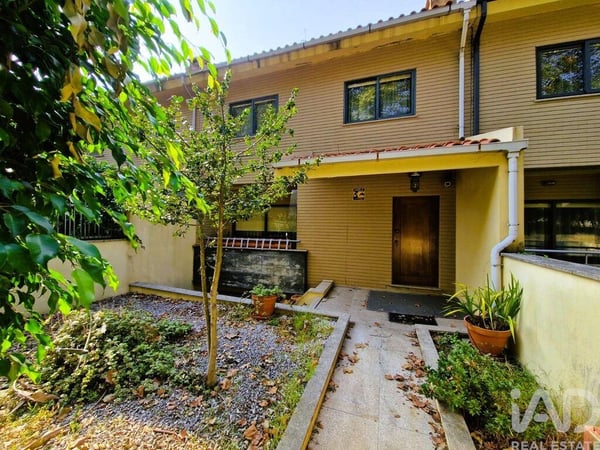 House in Sao Mamede de Infesta - view 1