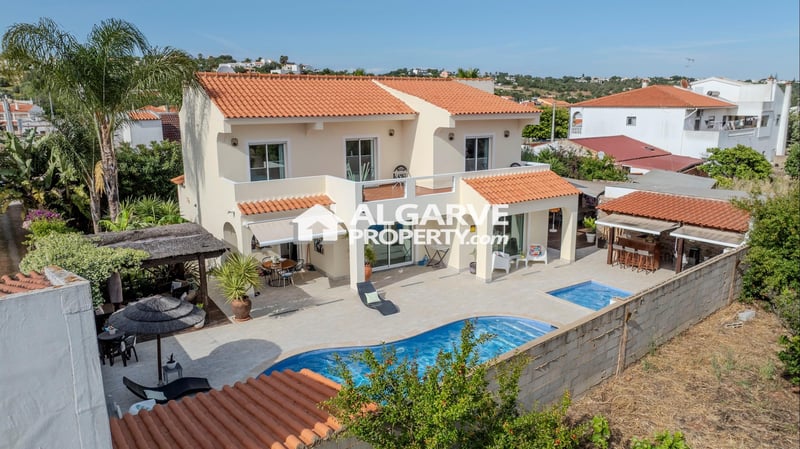 Villa in Quarteira - view 1