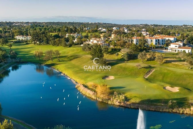 Villa in Estombar - view 1