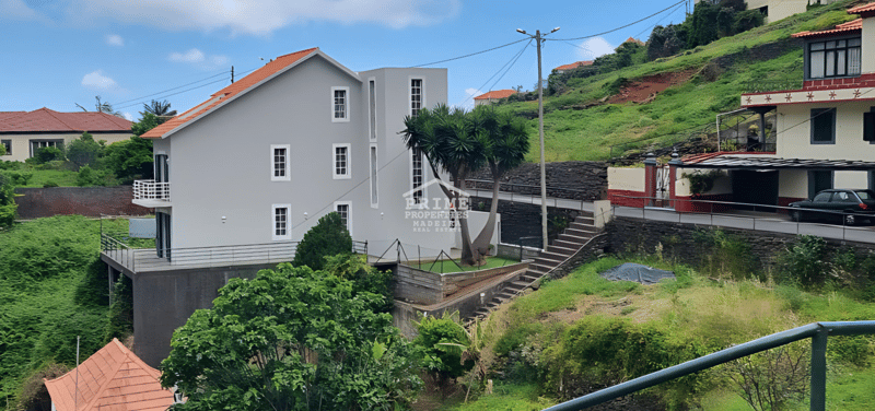 Villa in Campanario - view 1