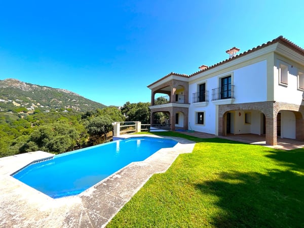Villa in Casares - view 1