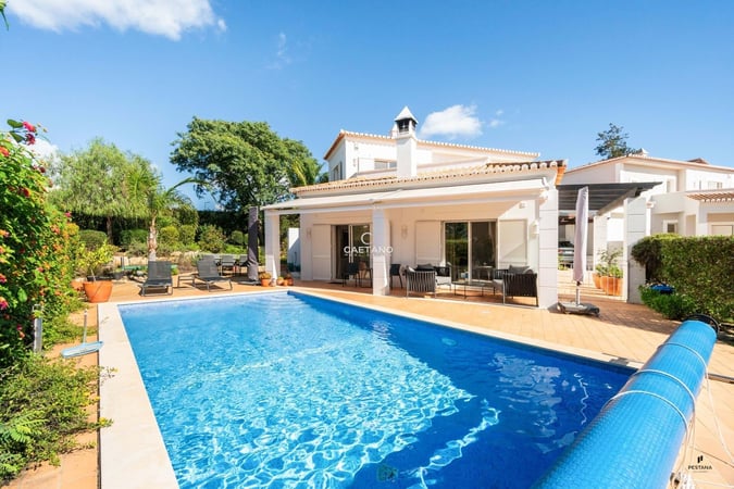 Villa in Estombar - view 1