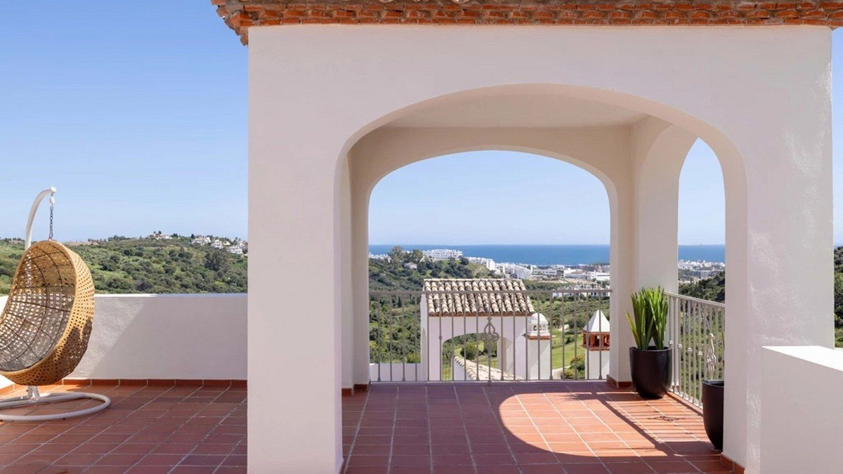 House in Estepona - Image 2