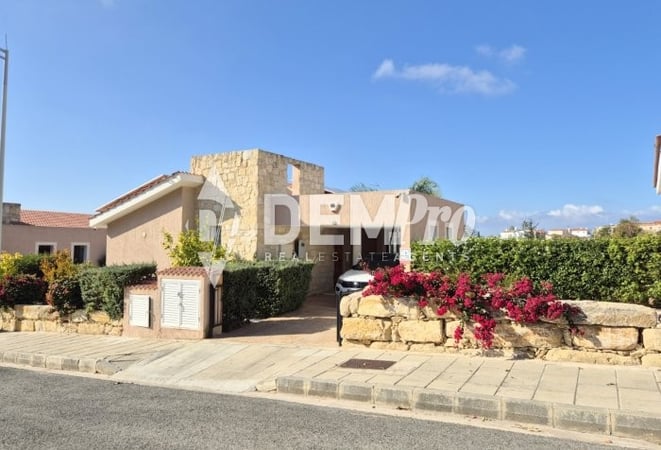 Villa in Tala - view 1