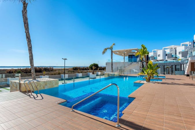 Apartment in Urbanizacion El Raso - view 1