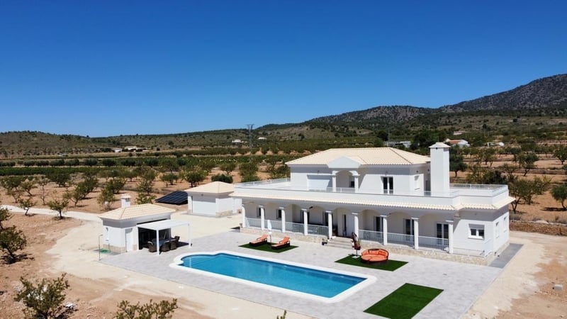 Villa in Pinoso - view 1