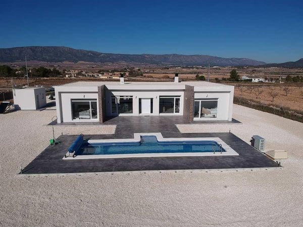 Villa in Pinoso - view 1