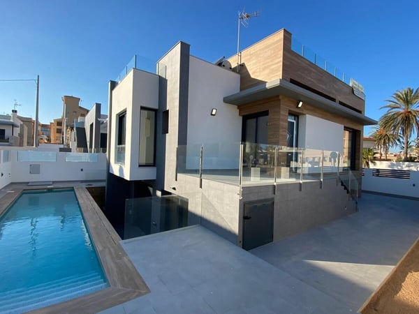 Villa in Torrelamata - view 1