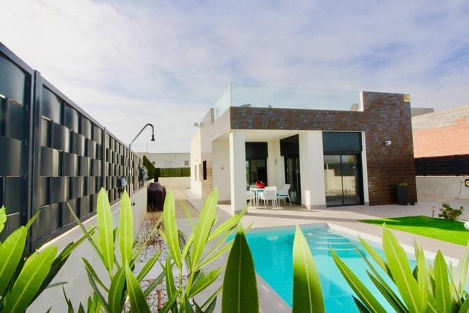 Villa in Pinoso - view 1