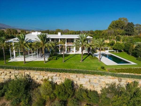 Villa in Casares - view 1