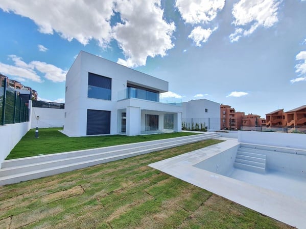 Villa in Manilva - view 1
