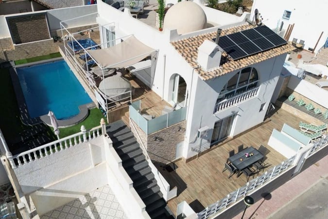 Villa in Alicante - view 1