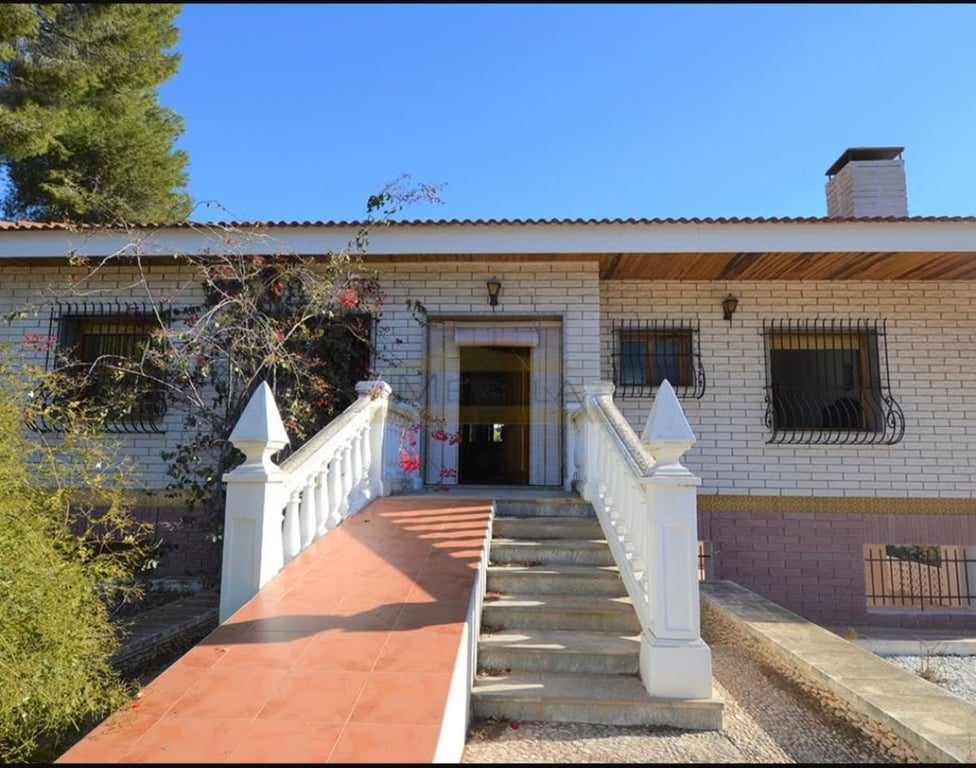 Villa in Alicante - Image 5