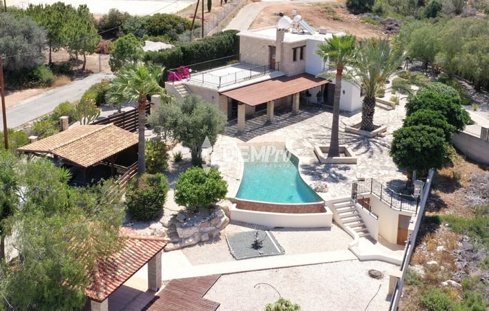 Villa in Pegeia - view 1