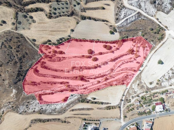 Land in Pera - view 1