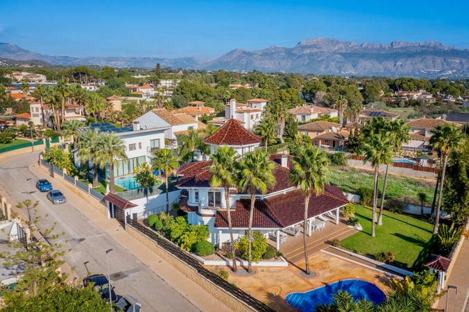 Villa in l'Alfas del Pi - view 1