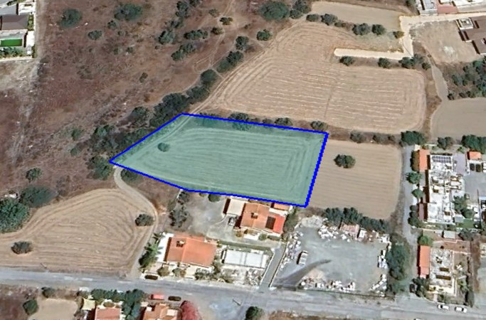 House in Kato Pyrgos - view 1