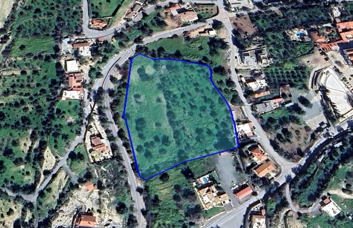 House in Apesia - view 1