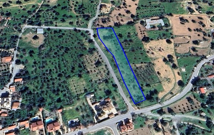 House in Apesia - view 1