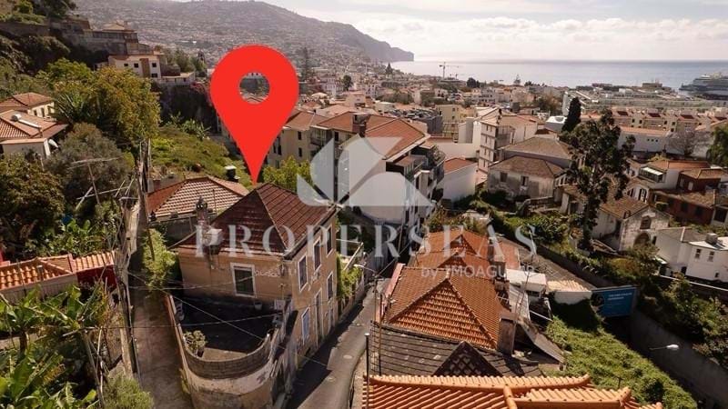 Villa in Funchal - view 1