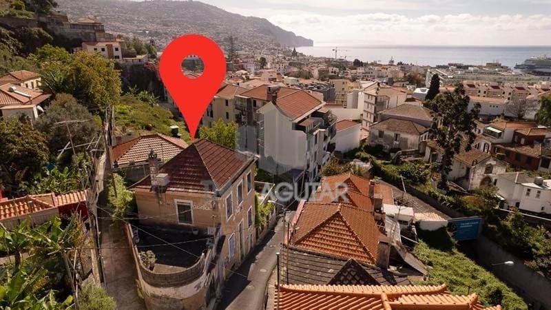 Villa in Funchal - view 1