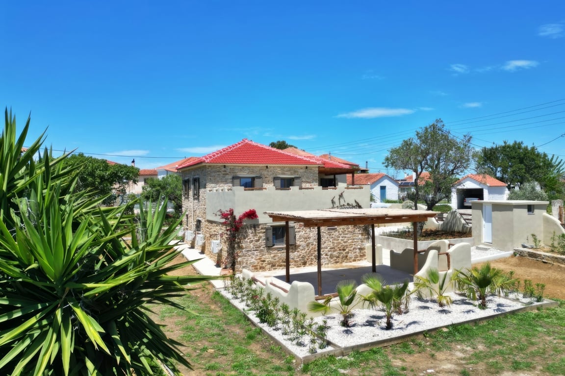 House in Foinikia - Image 2