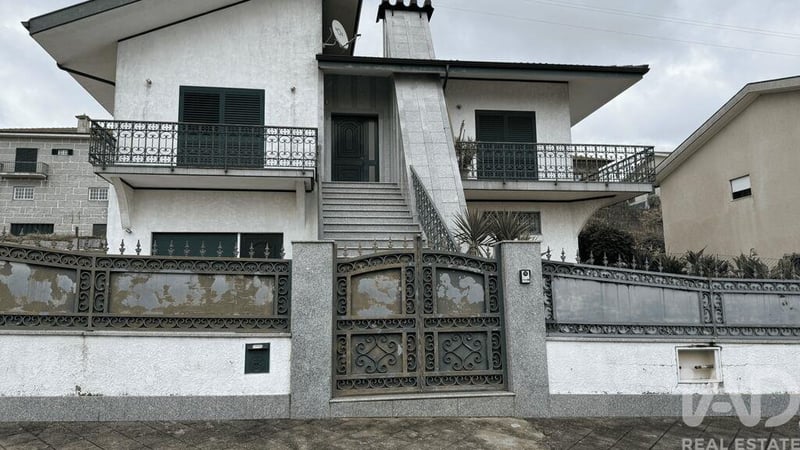 House in Vila Verde - view 1