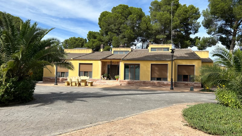 Villa in Santa Cruz - view 1