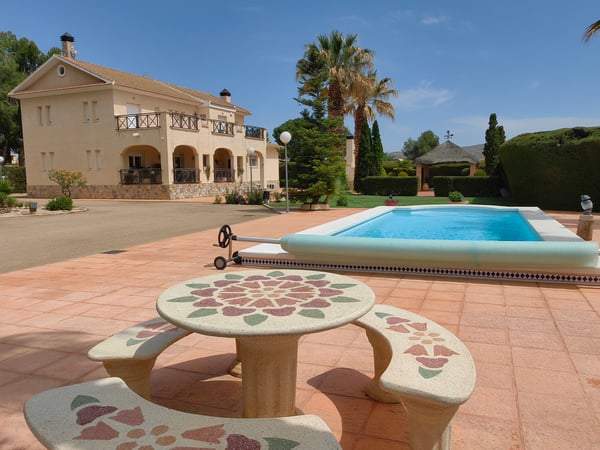 Villa in Santa Cruz - view 1