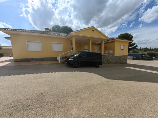 Villa in Santa Cruz - view 1