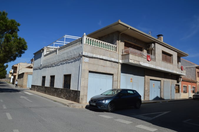 House in Pinoso - view 1