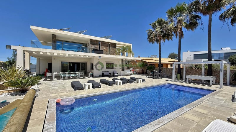 Villa in Guia - view 1