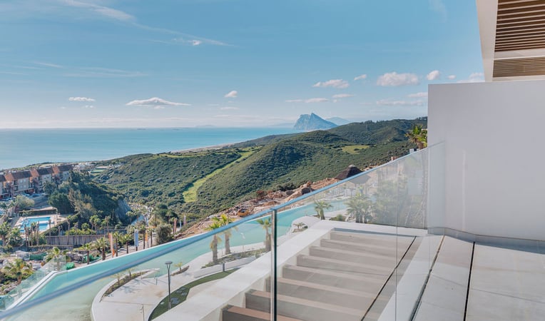 Apartment in La Alcaidesa - view 1