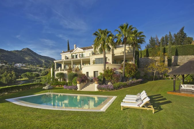 Villa in Benahavis - view 1
