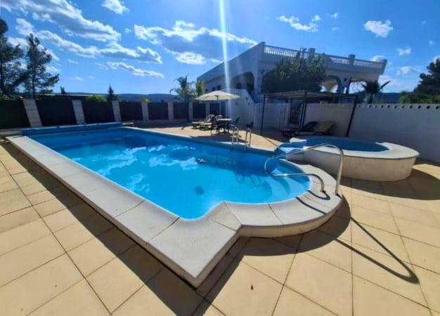 Villa in Guadassuar - view 1