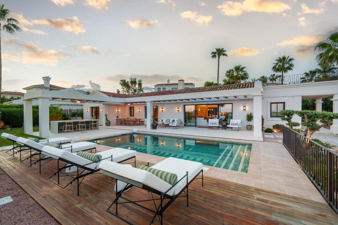 Villa in Nueva Andalucia - view 1