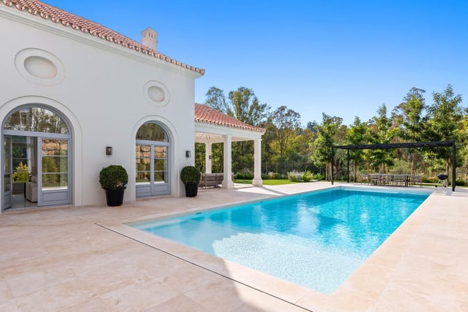 Villa in Nueva Andalucia - view 1