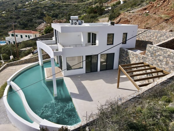 House in Agios Nikolaos - view 1