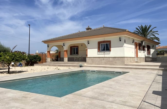 Villa in Nati - view 1