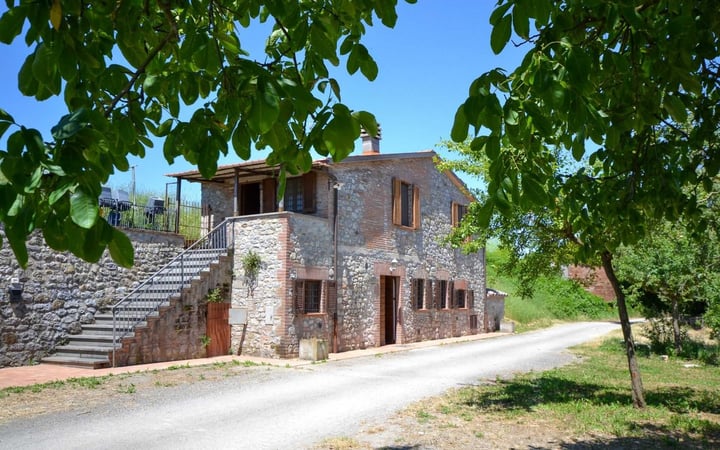 House in Fabro - view 1