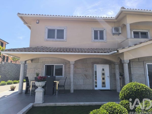 House in Santa Maria Maior - view 1