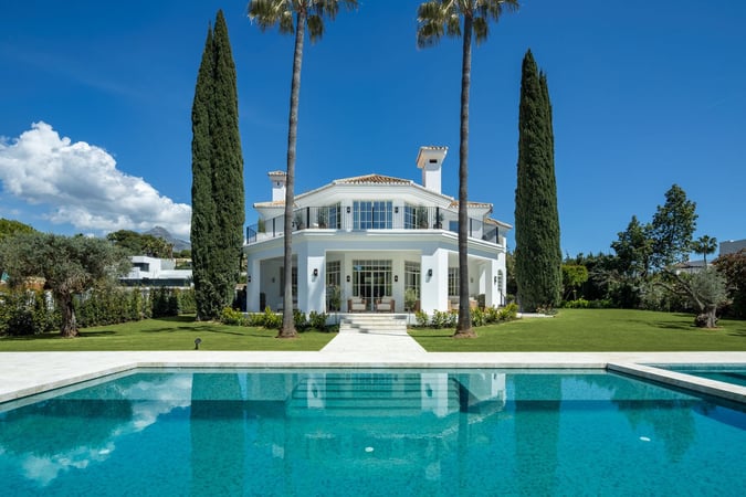 Villa in Nueva Andalucia - view 1